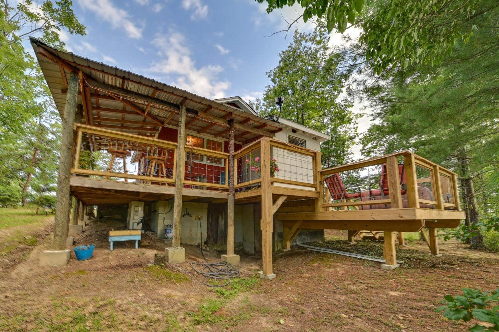 Cozy Beattyville Cabin With Fire Pit And Hot Tub Екстериор снимка