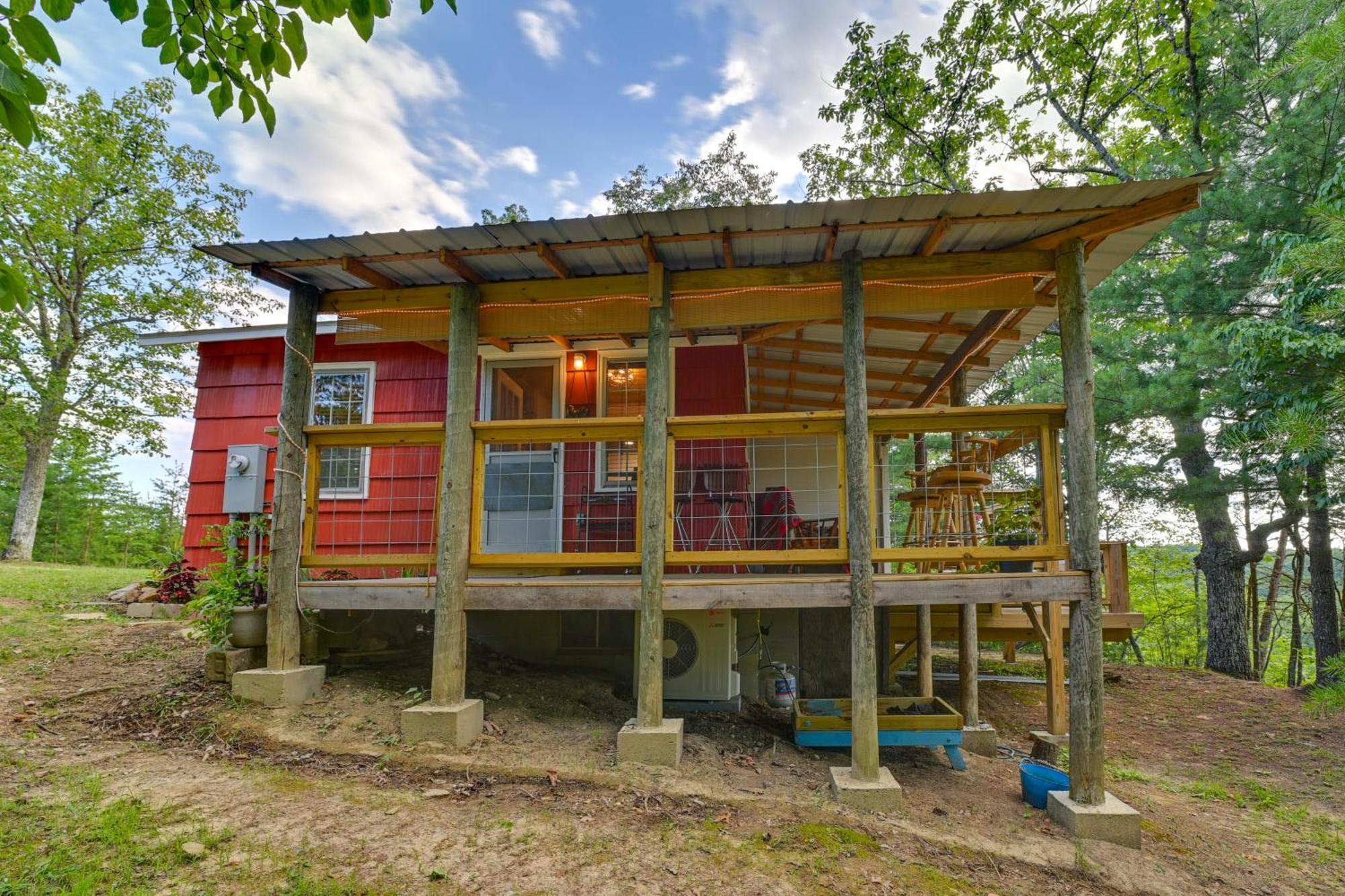 Cozy Beattyville Cabin With Fire Pit And Hot Tub Екстериор снимка